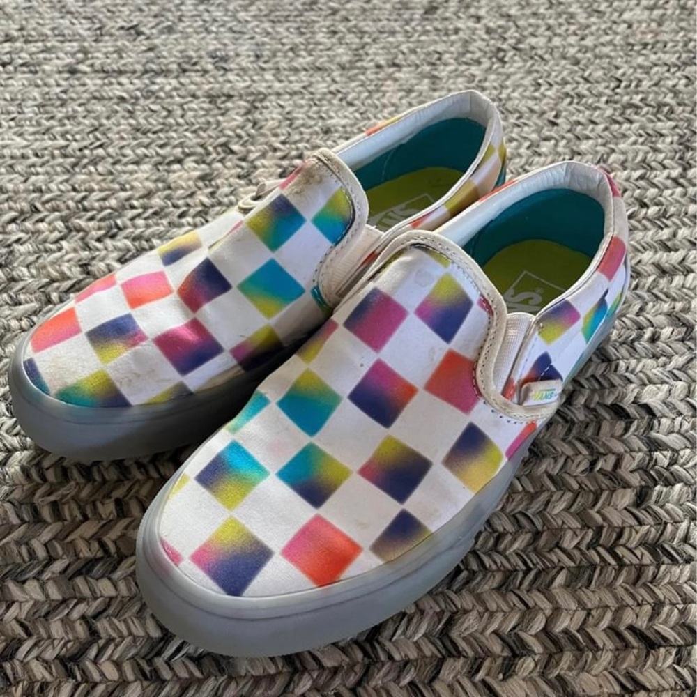 Size 7.5 women’s/6 men’s VANS